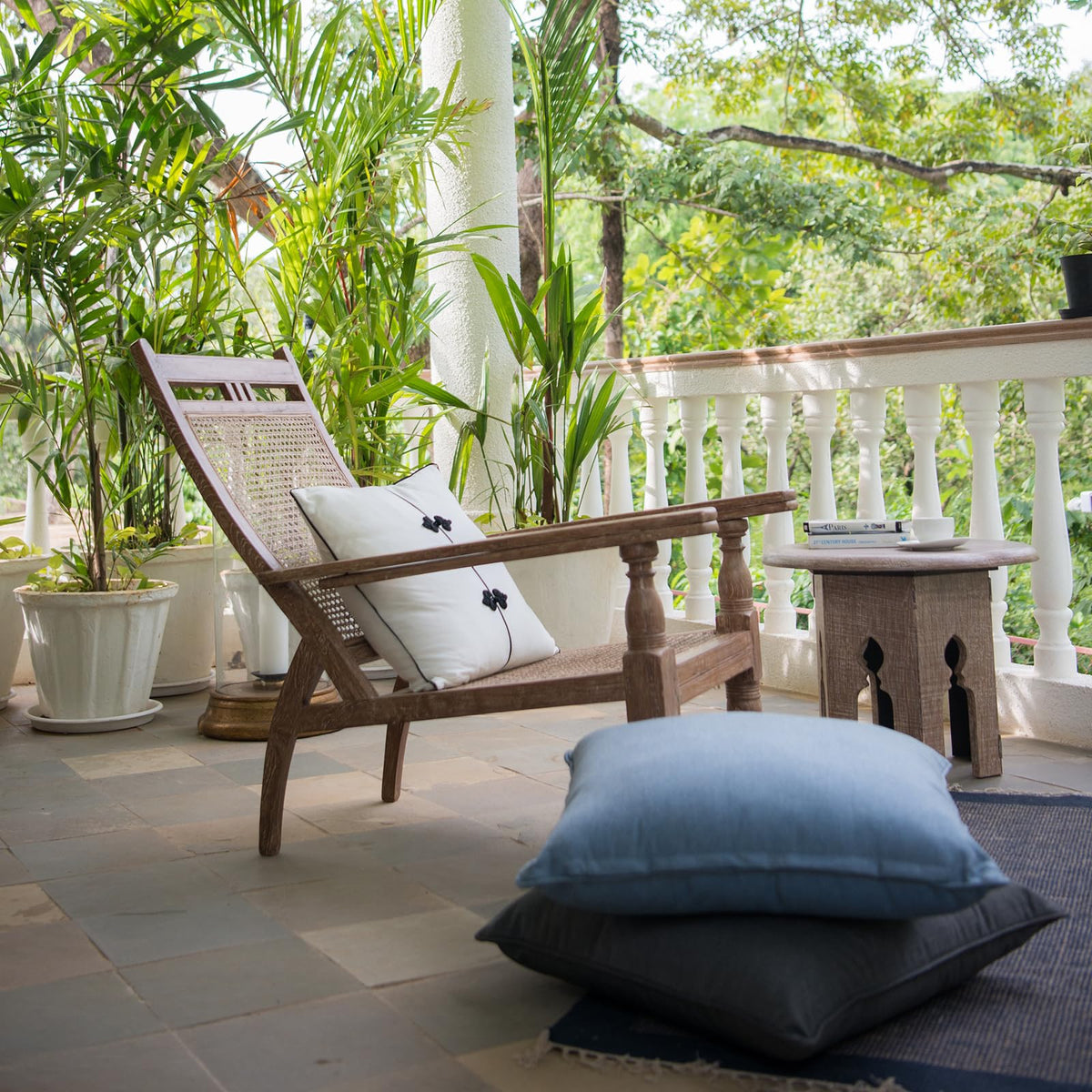 QSWRD pillow insert 22x22 in garden setting, breathable fabric for comfort