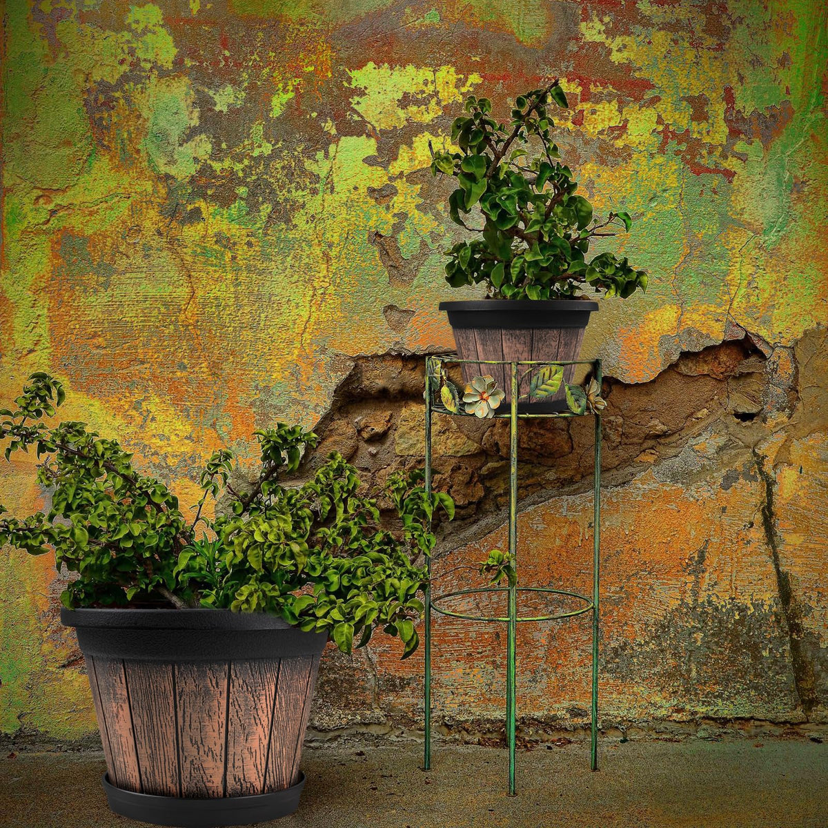 Quarut retro wine-barrel design enhances garden decor.