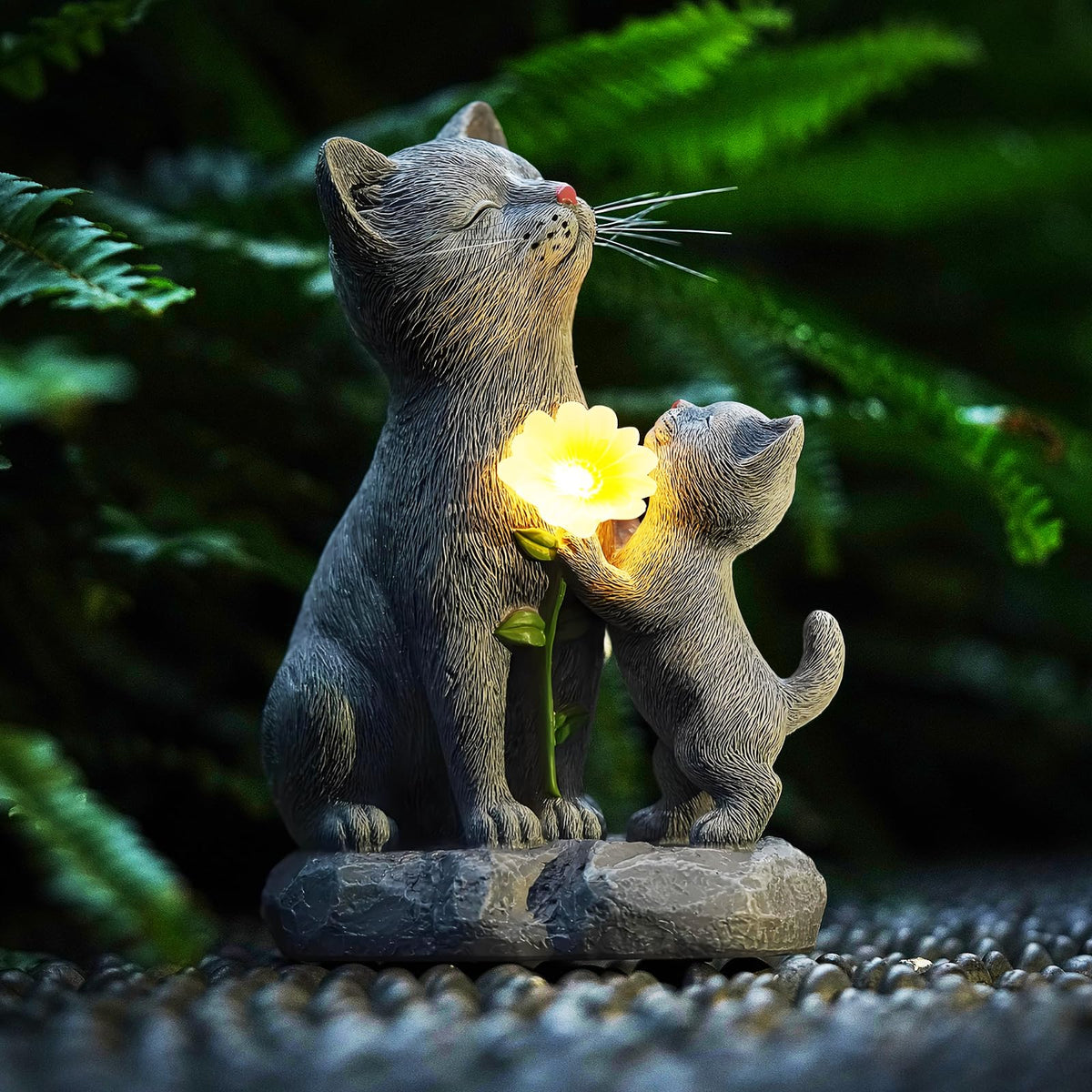 QZFFZQ solar cat garden statue in a sunny garden for whimsical day and night decor