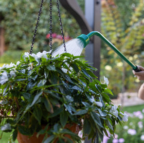 Rain Bird TRNZLWAND36 swiveling inlet prevents hose twists for smoother watering.