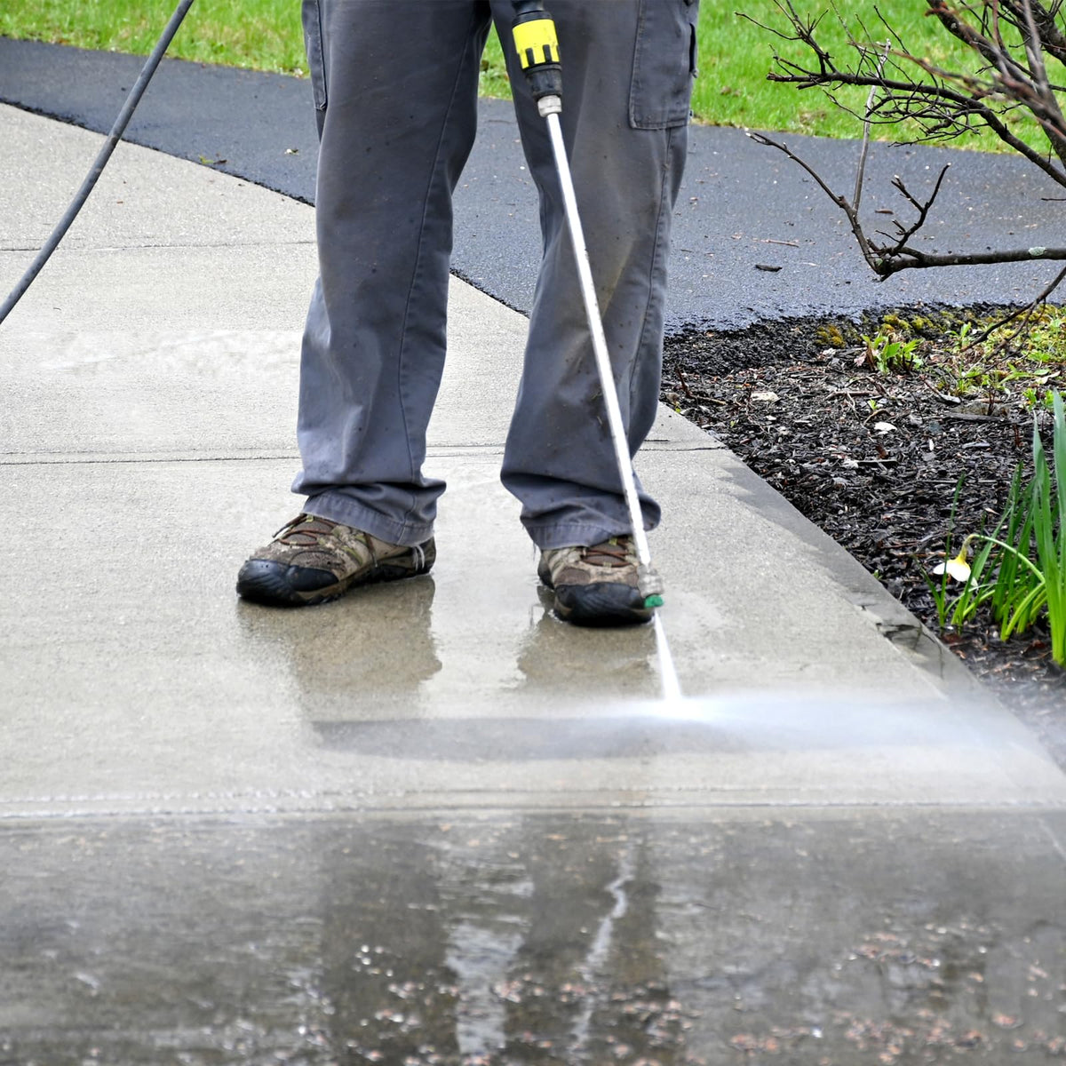 Raincovo extended reach helps clean sidewalks and driveways without bending.