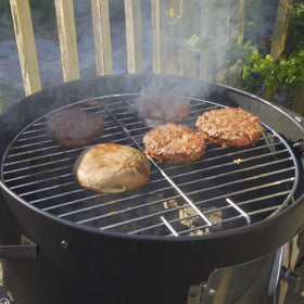 Realcook latch system enhances stability during transport and use.