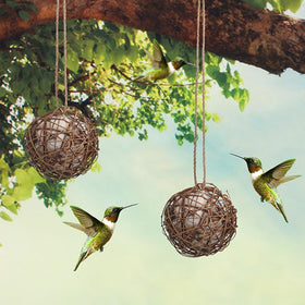 Rebecca Online hanging garden decor, versatile for indoor or outdoor display for bird lovers.