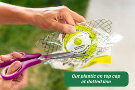 RESCUE! Big Bag Fly Trap activation bait demonstrates rapid fly attraction outdoors