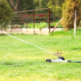 Restmo 360-degree rotation head provides uniform coverage across large lawns.