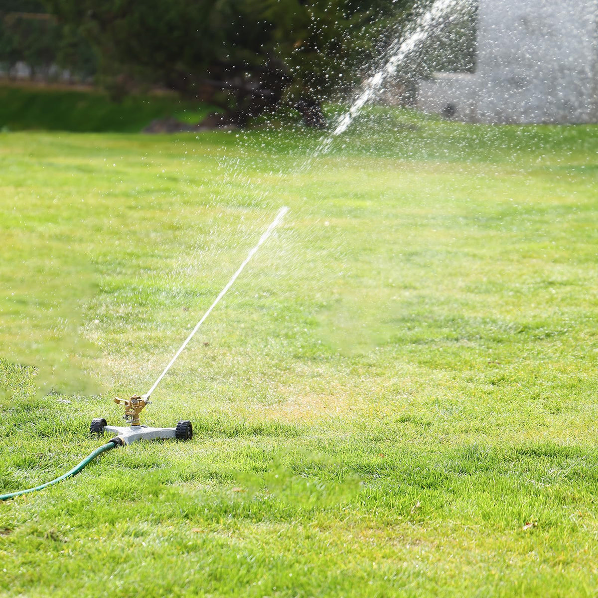 Restmo easy-to-move sprinkler supports quick zone repositioning.