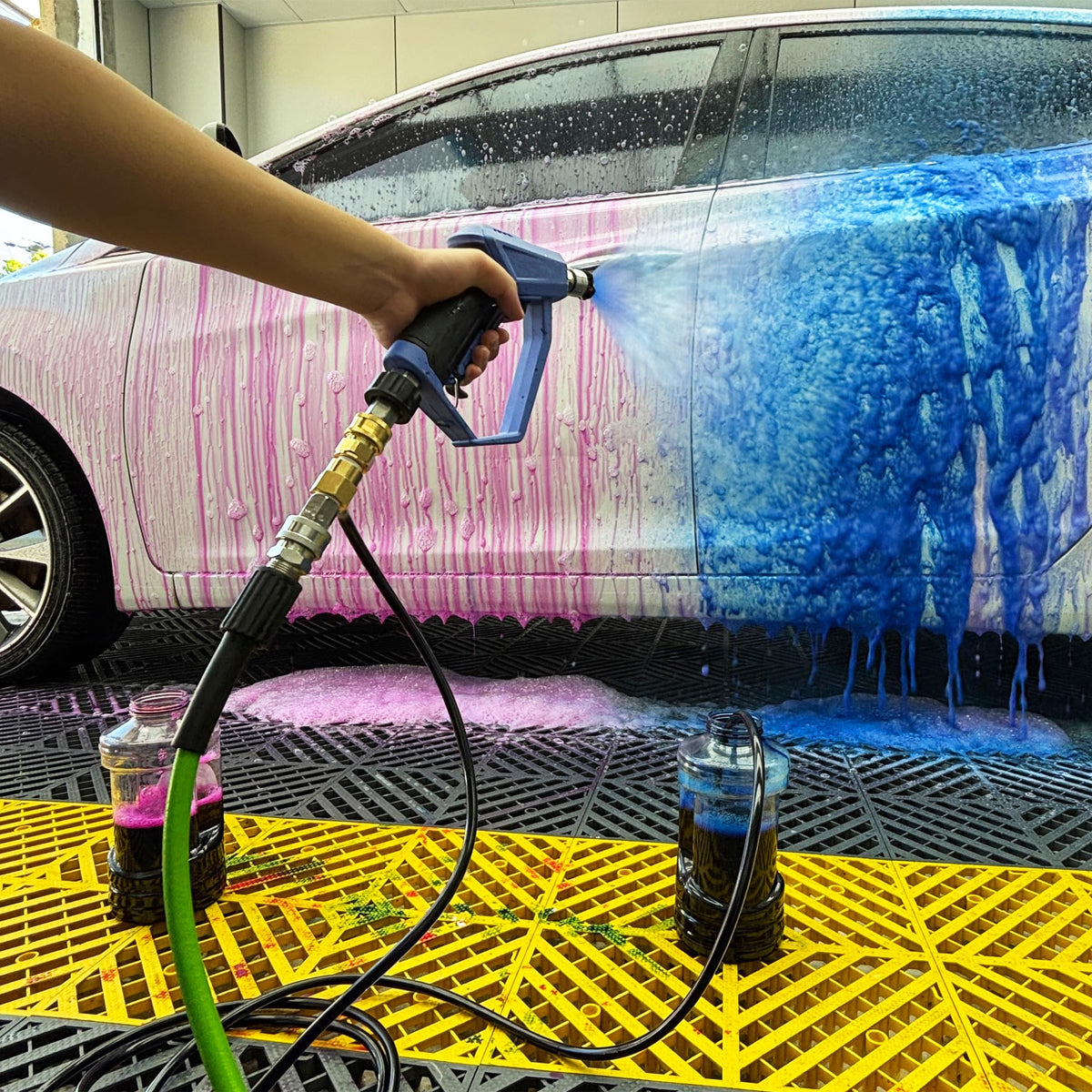 RIDGE WASHER 38-inch quick-connect ends enable fast, tool-free setup.