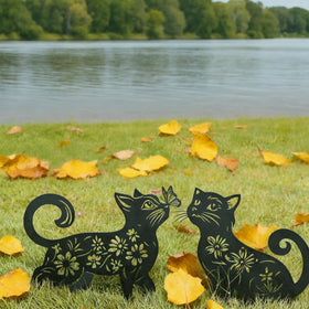 Rioneta perfect gift for cat lovers—outdoor decor ideas.
