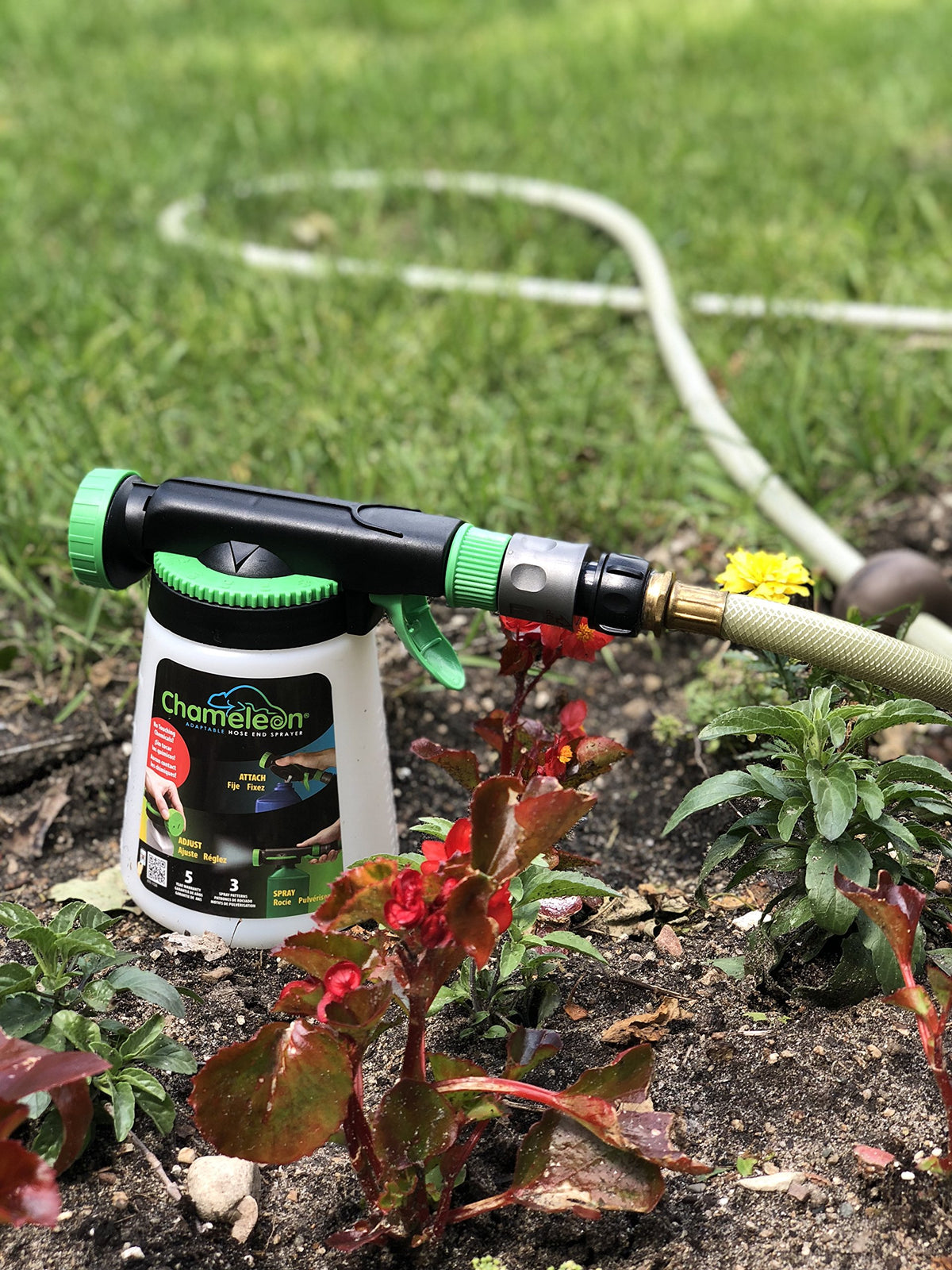 RL FloMaster Chameleon hose-end attachment connects quickly for efficient garden spraying.