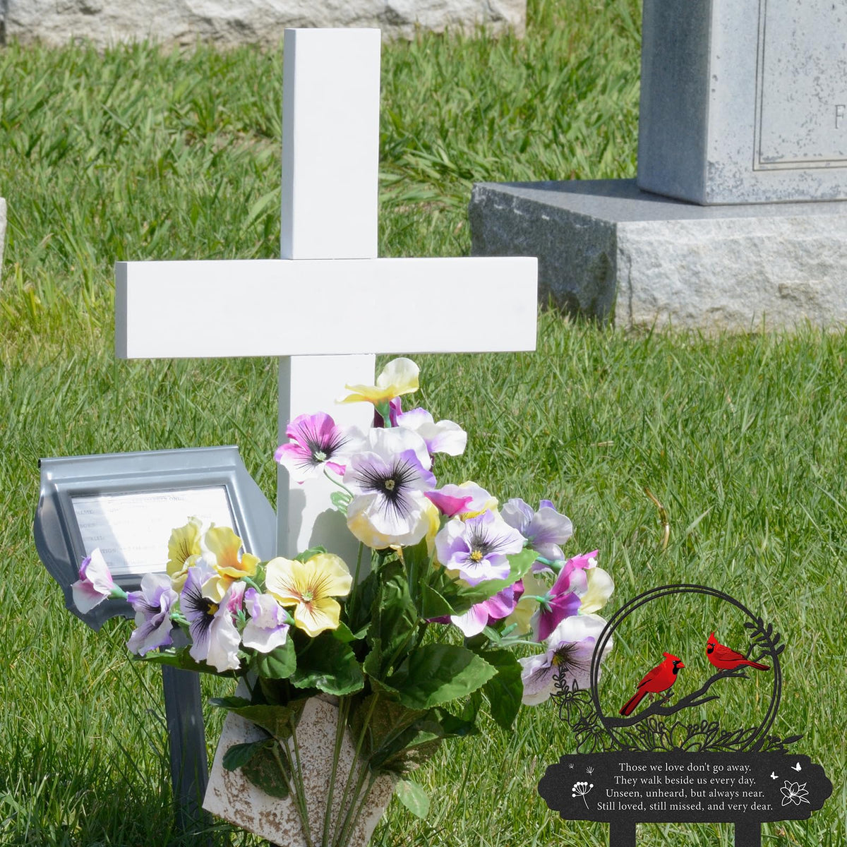 Rngmsi Cardinal Grave Decor engraving presents a heartfelt remembrance message.