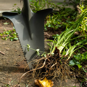 Root Slayer Nomad compact fiberglass shaft provides stable, comfortable digging control.