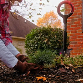 Root Slayer RS224 portable digger supports garden projects and outdoor tasks