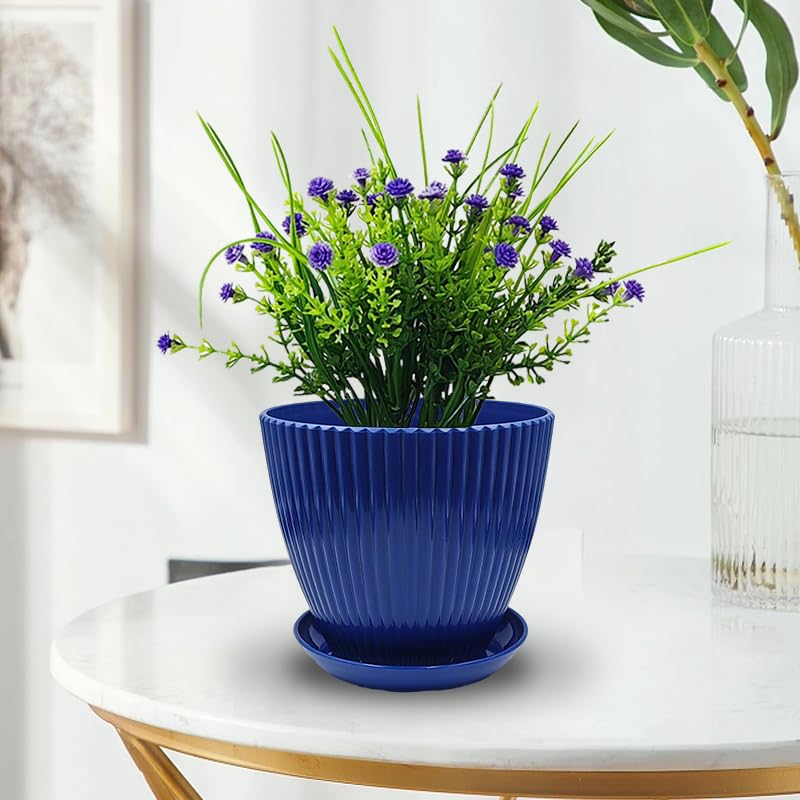 RooTrimmer 4.9-inch pot with drain holes for healthy roots.