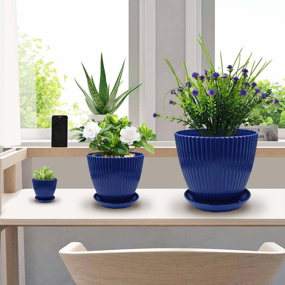 RooTrimmer 5.5-inch pot with standout design for compact spaces.