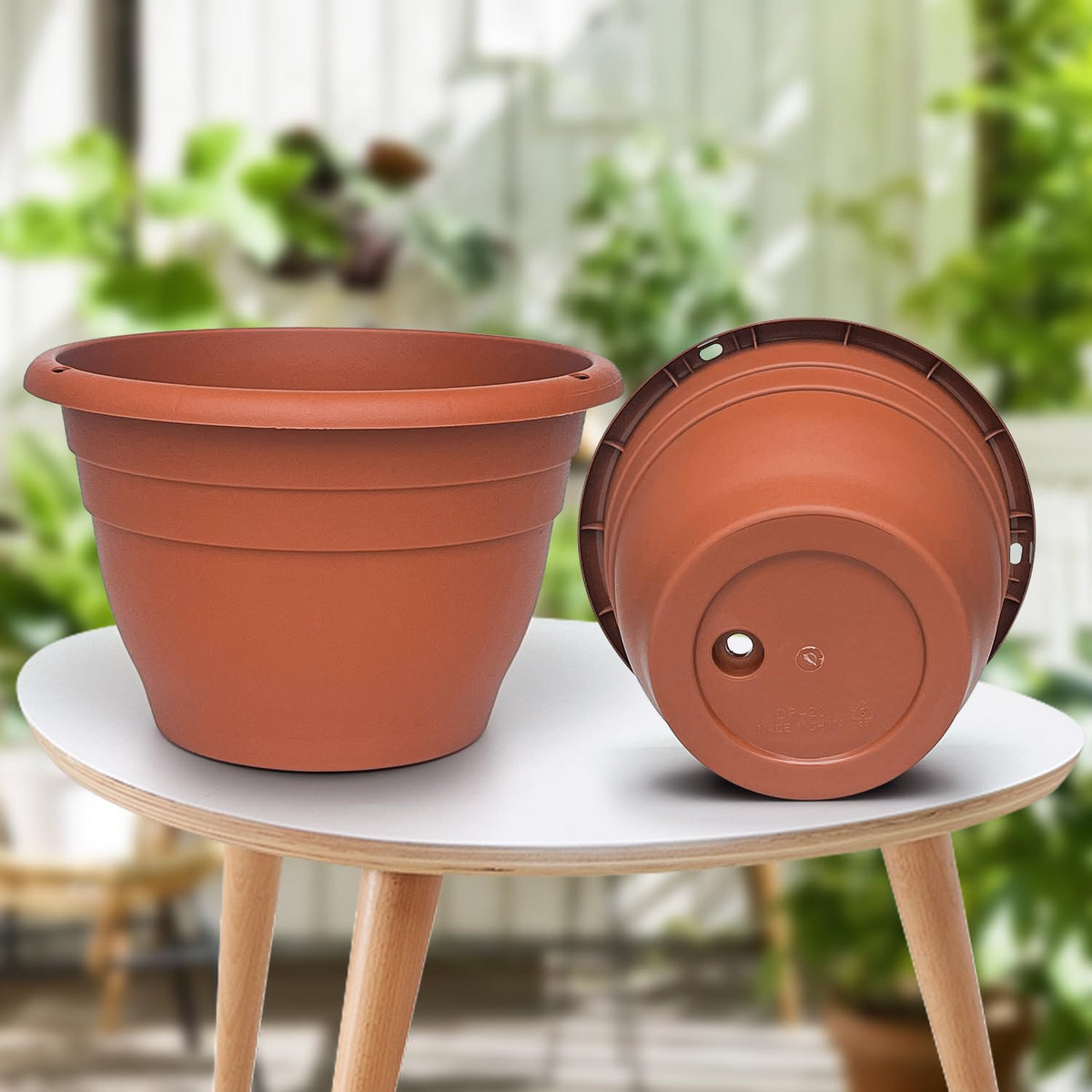 RooTrimmer hanging rim pots ideal for balconies and versatile displays