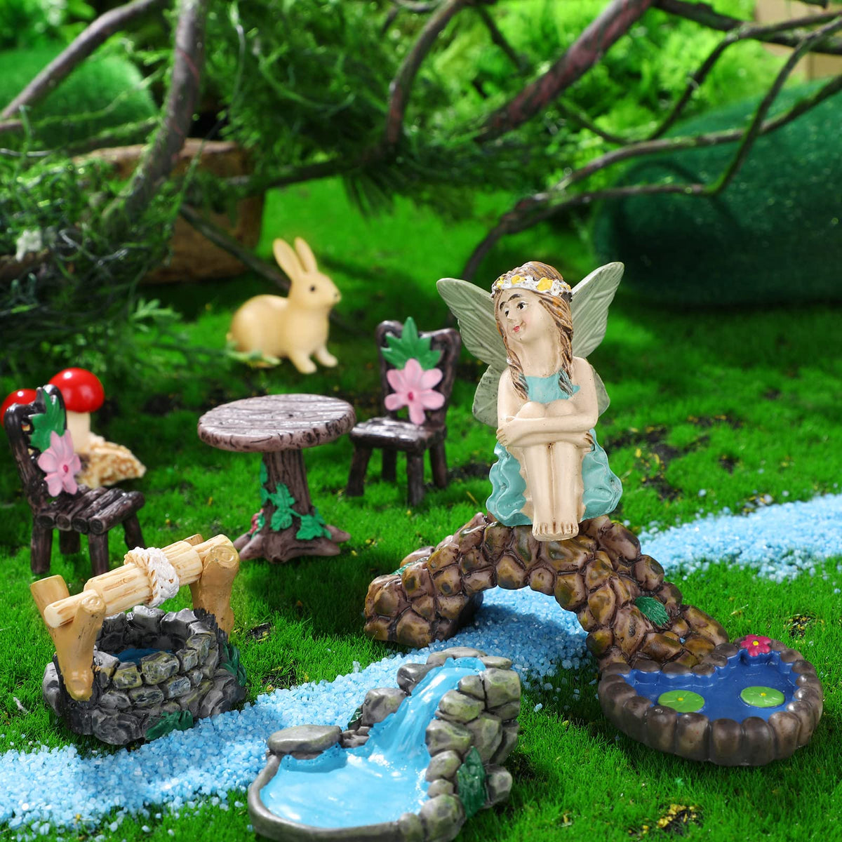 Roowest desk figurine creates tiny scenes on tabletops and shelves.