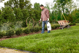 Roundup 190260 sprayer includes three nozzles for versatile spray patterns