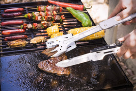Roxon S601 tongs gripping food securely.