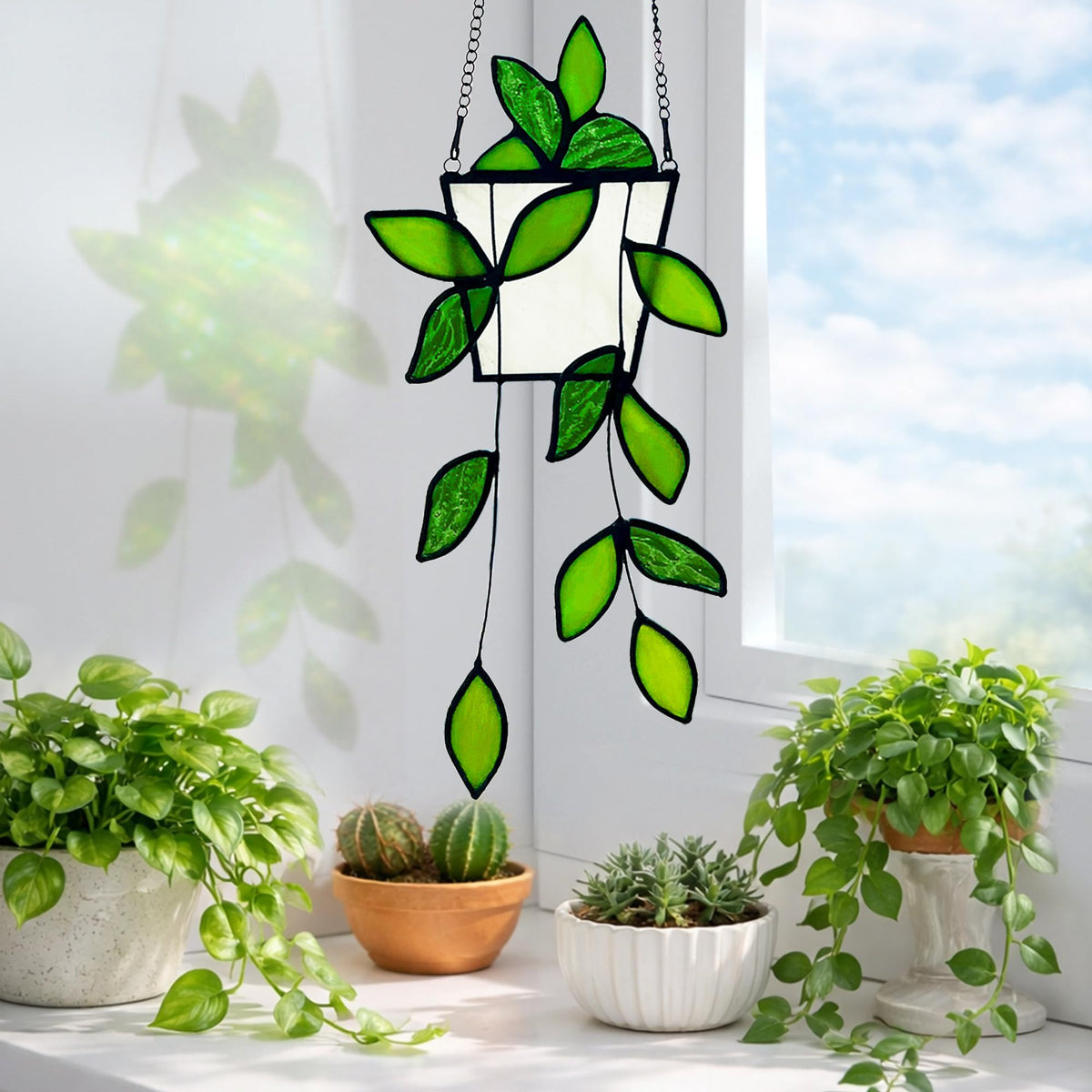 Royxen green-leaves-glass-decor brings a natural vibe to any room.