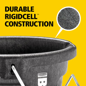 Rubbermaid Brute pour spout enables easy scooping and pouring of feed