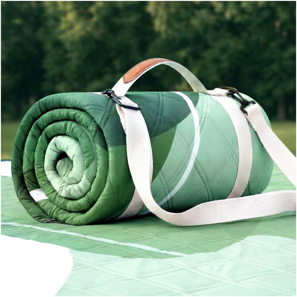 RYCHIC waterproof picnic blanket, large size for 4-8, ideal for outdoor gatherings.