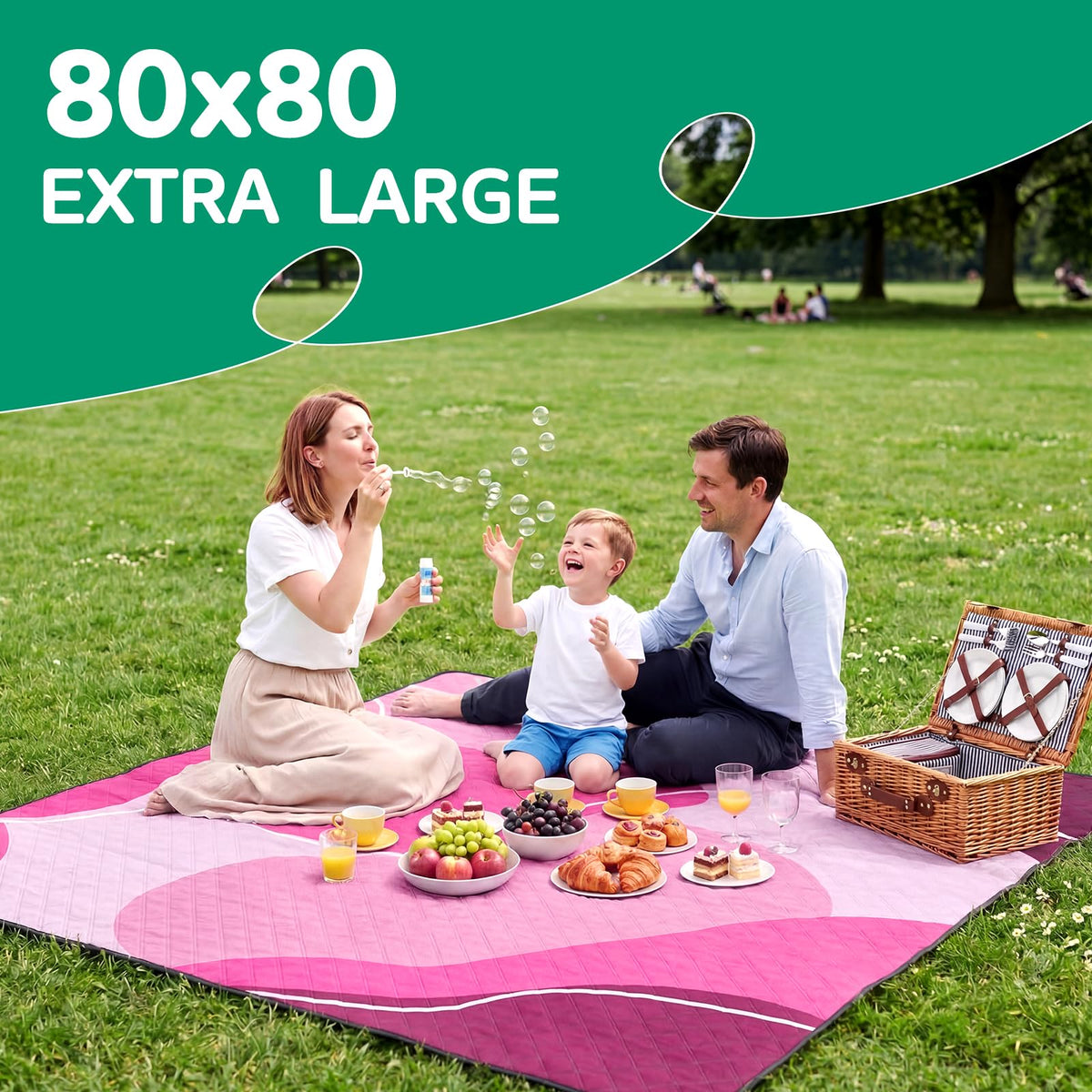 RYCHIC waterproof and sandproof blanket protects against damp ground and sand.