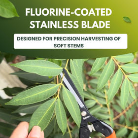 Saboten ergonomic non-slip grip stays secure in wet or sweaty gardens.