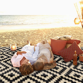 SAND MINE easy-clean outdoor rug rinsed with water and air-dried