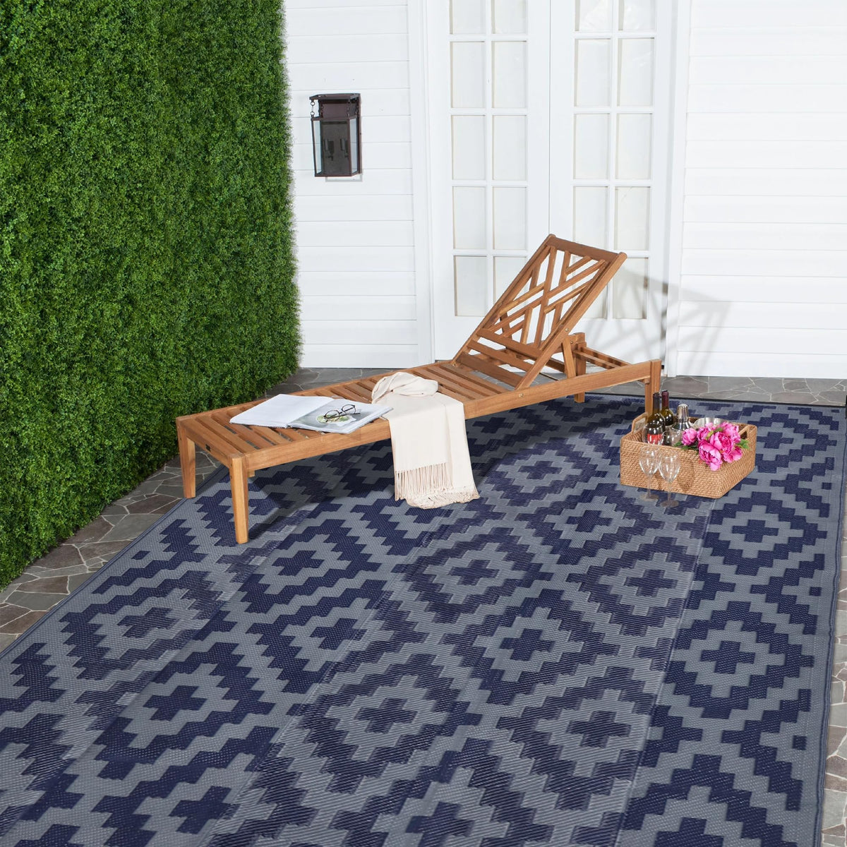 SAND MINE easy-clean polypropylene rug rinses clean after use.
