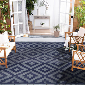 SAND MINE floor mat ideal for beach, camping, and picnics.