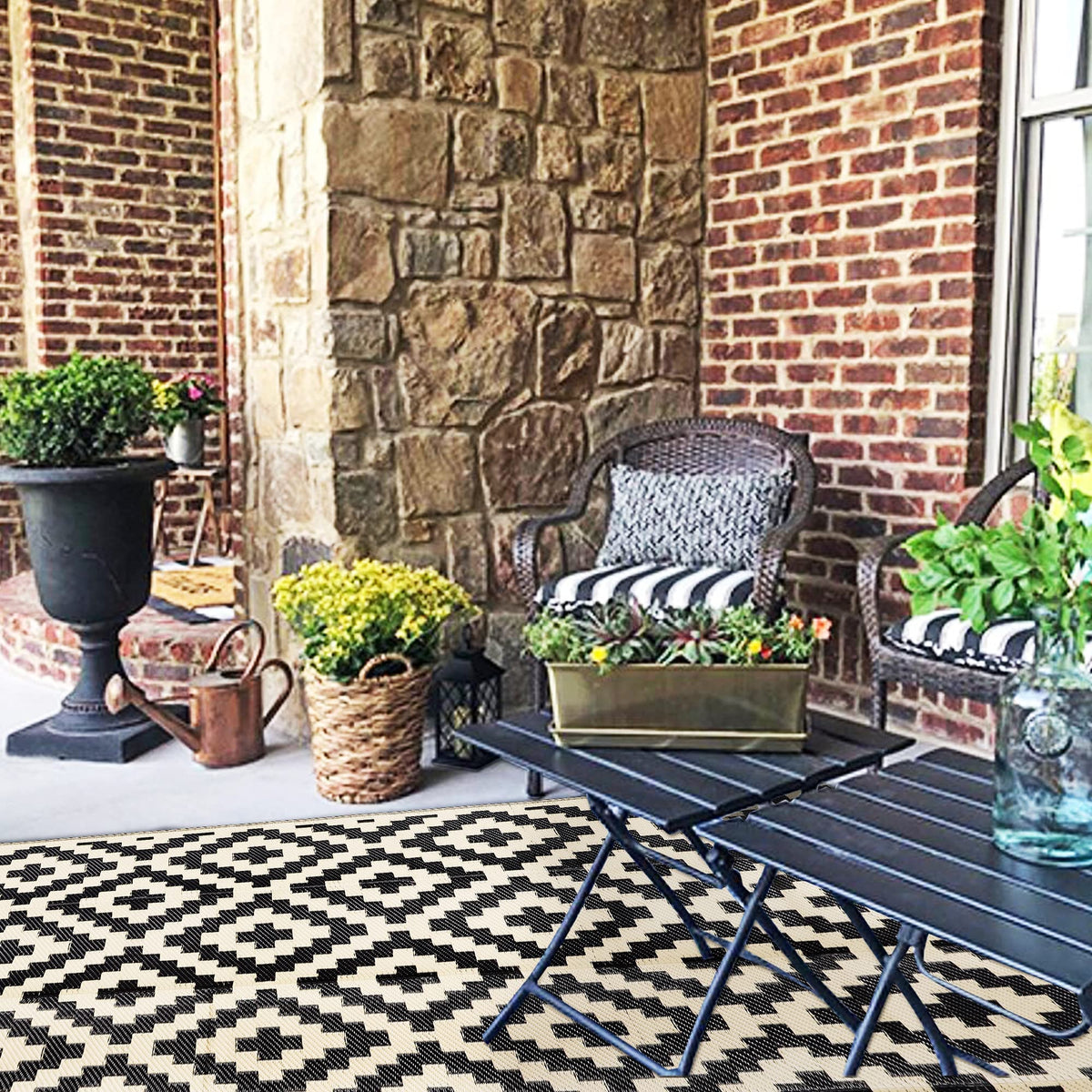 SAND MINE premium polypropylene rug with heat-treated edges for durability