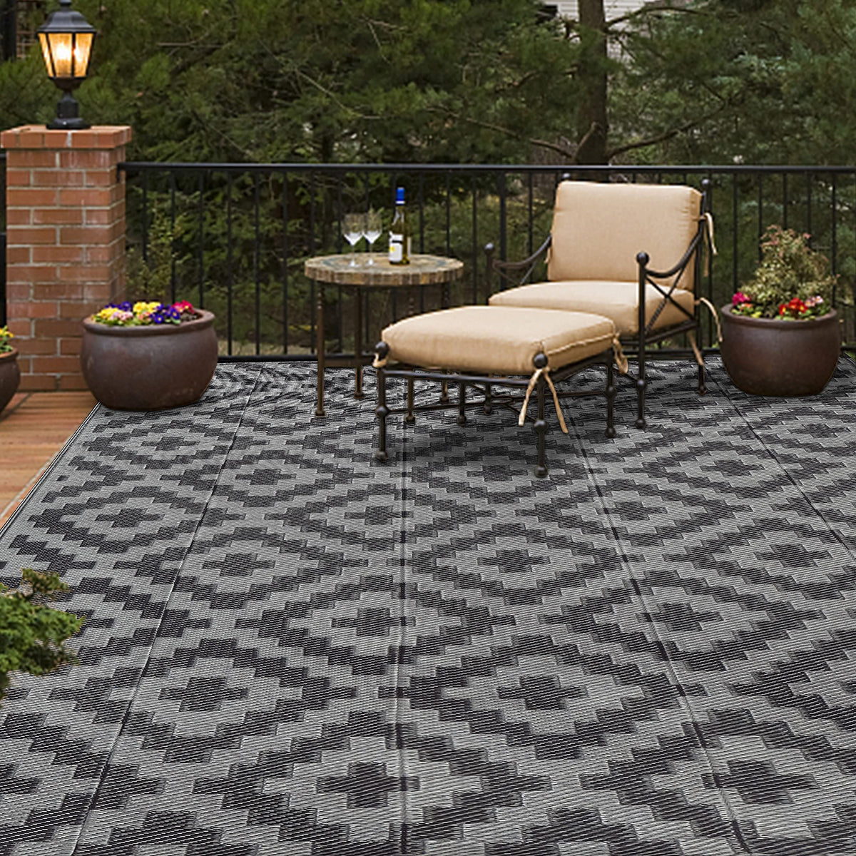 SAND MINE UV-stabilized rug resists fading for year-round outdoor enjoyment.