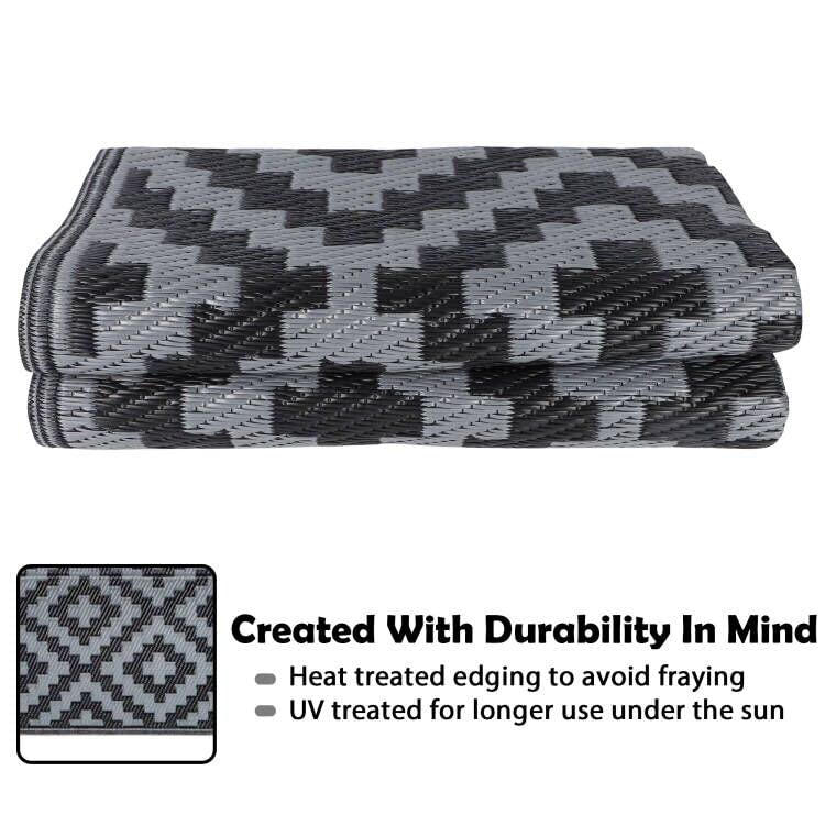 SAND MINE UV-stabilized outdoor rug protecting colors in sunlit yard