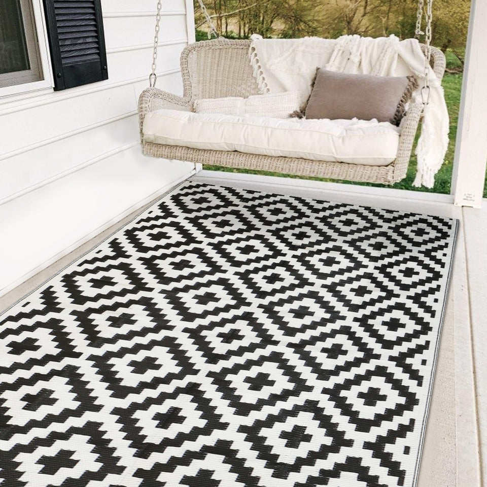 SAND MINE waterproof outdoor rug 5x8 in black-white lattice for patio decor and protection.