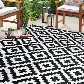 SAND MINE waterproof outdoor rug in black and white lattice for patios and decks.