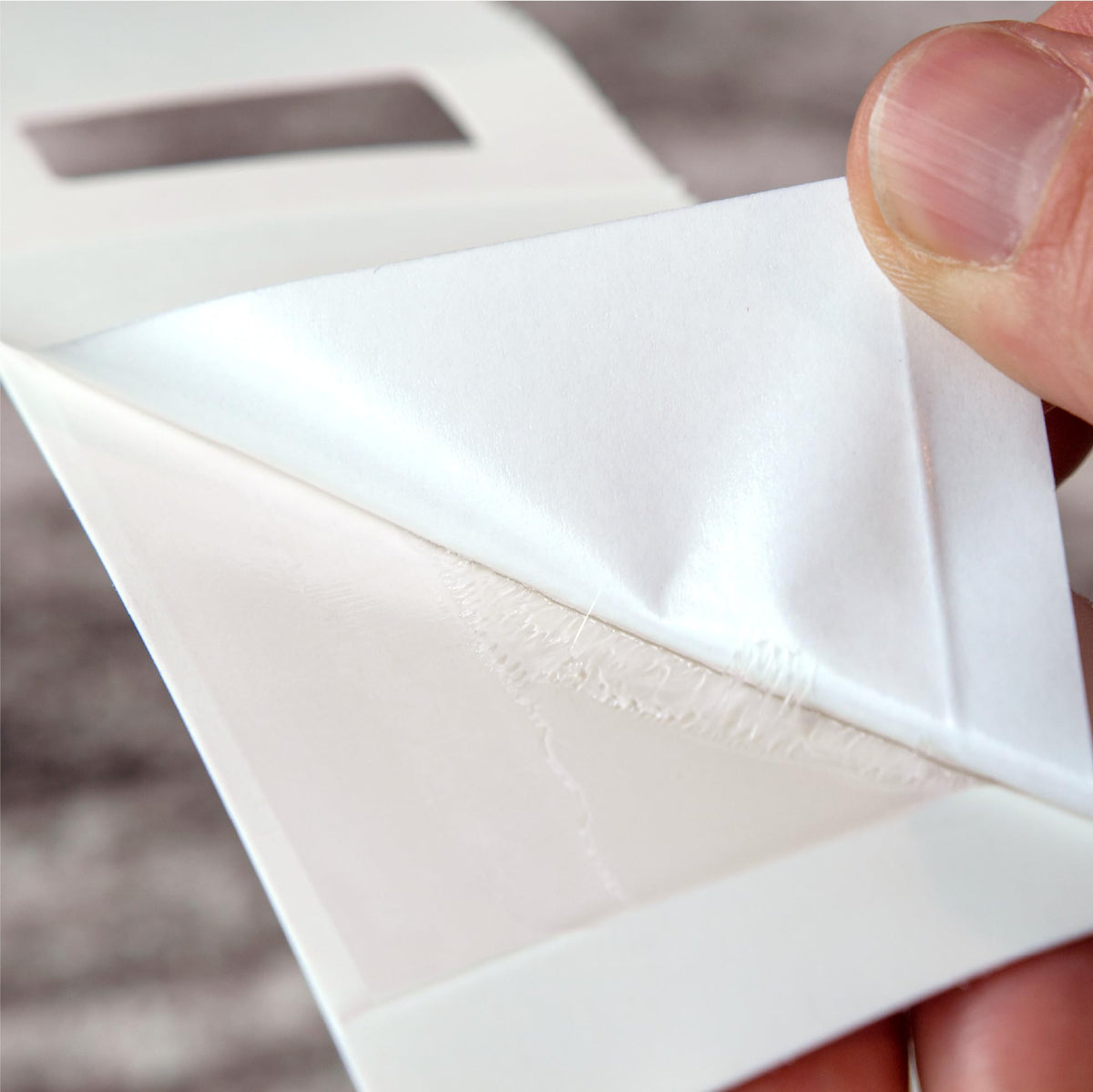 S&T INC. non-toxic traps offer mess-free disposal and easy replacement.