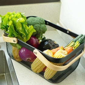 SANHSEHOME picnic ready harvest basket set on a table for outdoor meals
