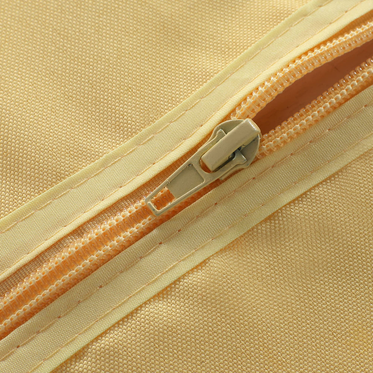 SARAFLORA easy-care tablecloth machine washable on gentle cycle