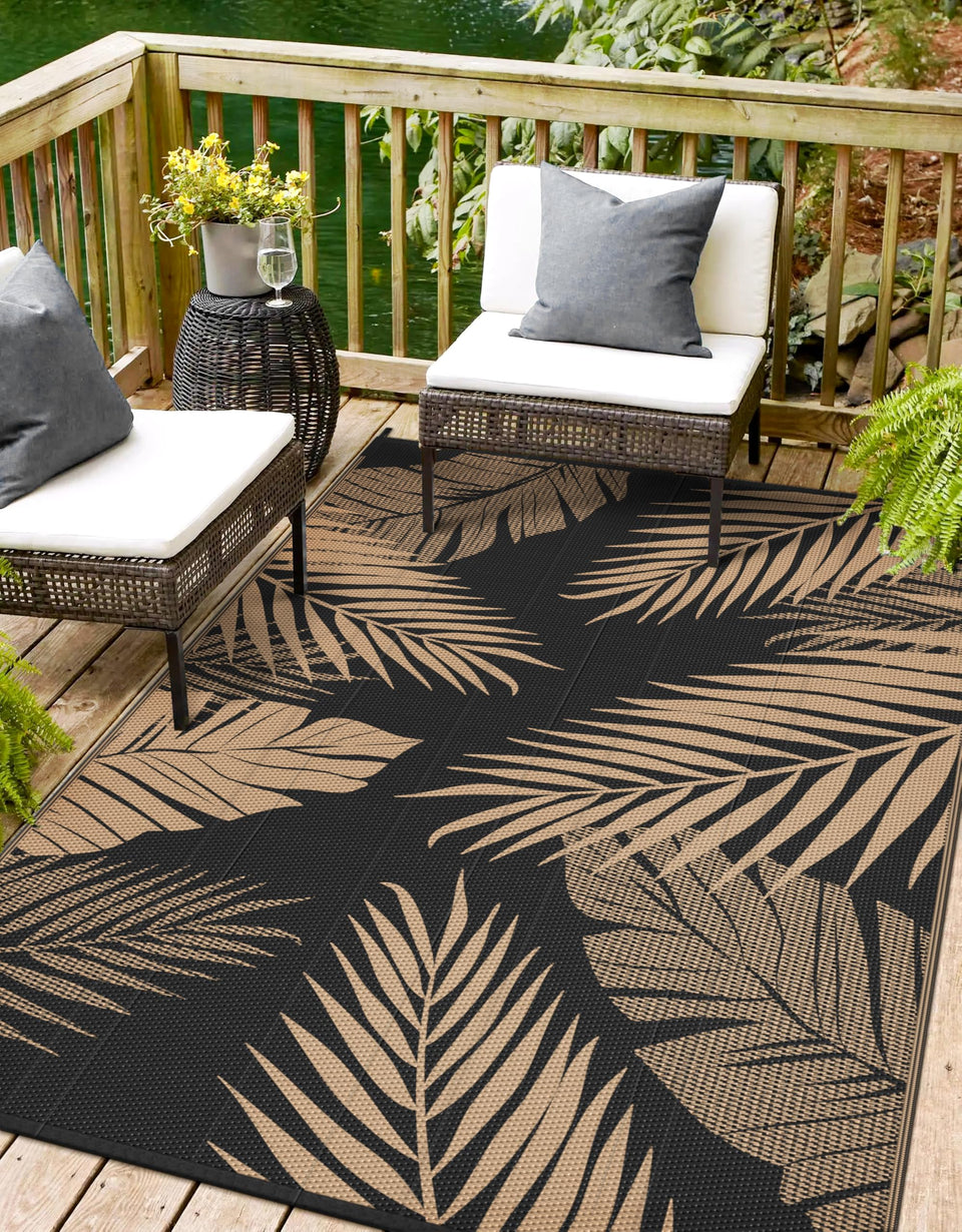 Sarben outdoor rug with palm-leaf design on the front, boosting curb appeal