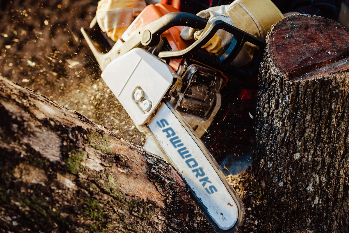 SawWorks low-kickback design for safer operation