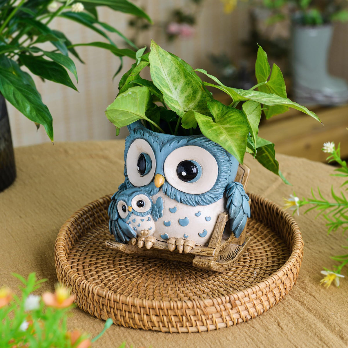Saysmile durable resin plant pot suitable for indoor and outdoor use.