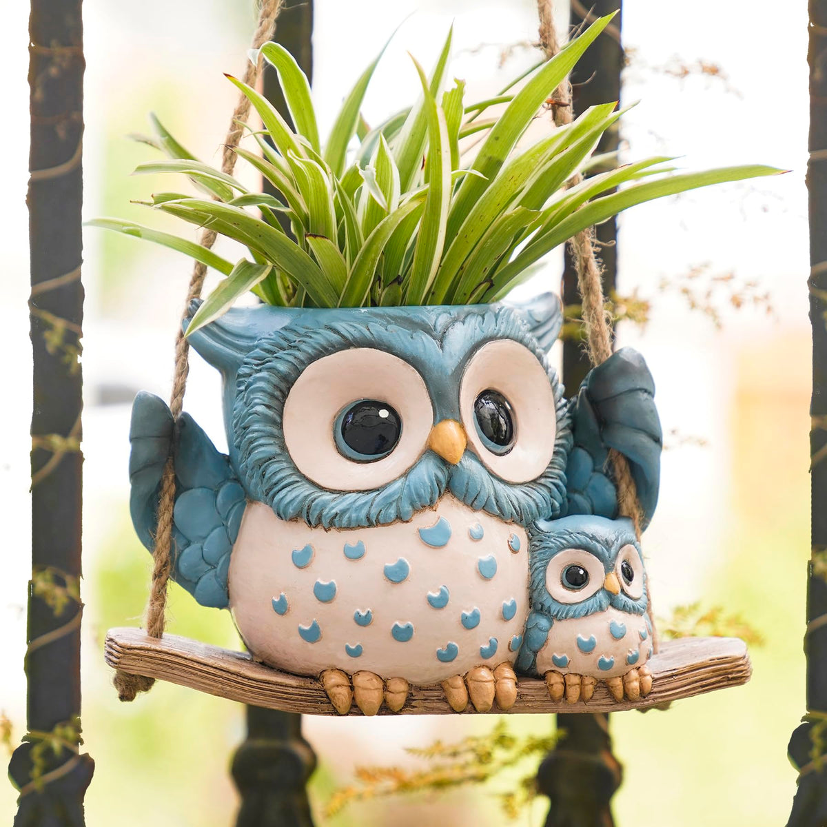 Saysmile resin hanging planter emphasizes durable outdoor use and sunny porch styling.