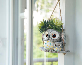 Saysmile Swing Owl Planter hanging hook shows easy installation