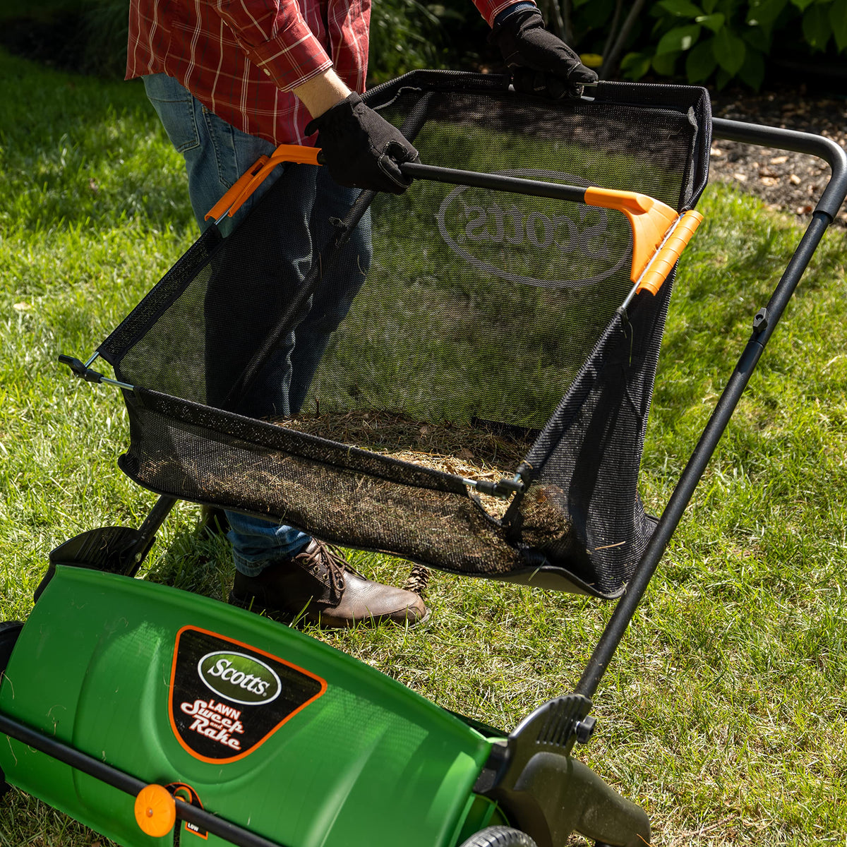 Scotts LSW70026S compact design for easy storage after use.