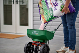 Scotts label notes suitability for St. Augustine, centipede, zoysia, and carpetgrass lawns.