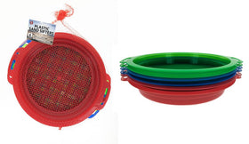SE 6-piece sand sifting pans in a mesh bag with red, blue, and green colors for outdoor exploration.