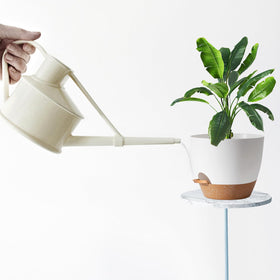 SE SUN-E durable polypropylene material highlights sturdy, recyclable construction