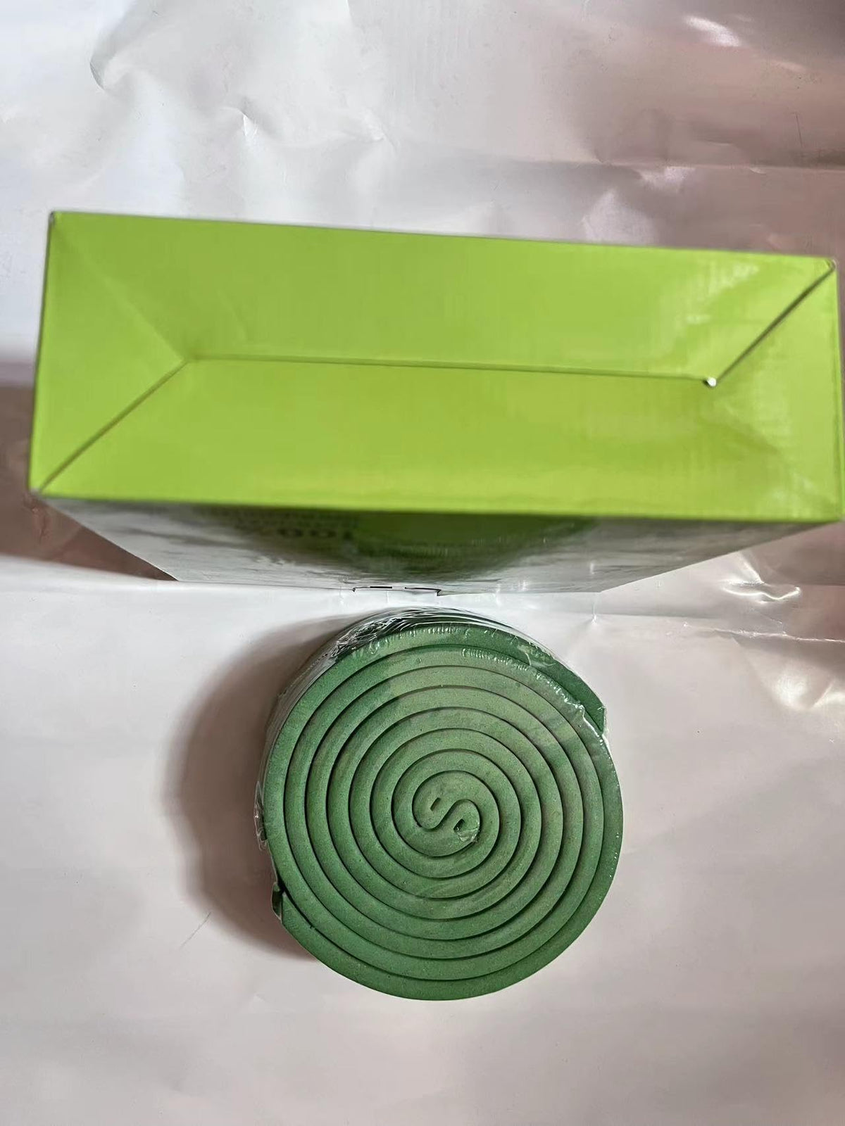 SEEKDIT mosquito coil and two stands enable easy outdoor setup.