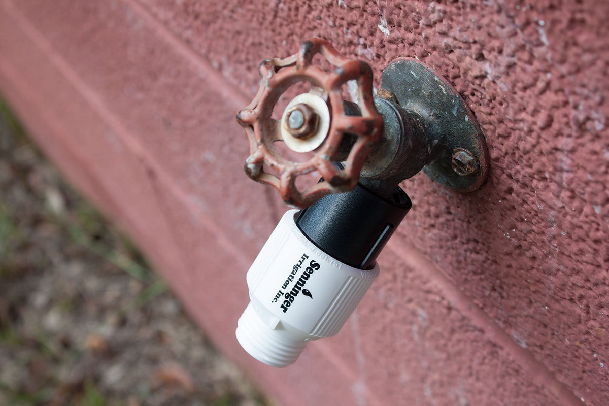 Senninger pressure regulator 25 PSI inline assembly supports reliable flows in drip lines.