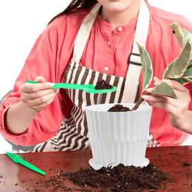 Sietpoek medium-size planter fits shallow-rooted plants like aloe and seedlings.